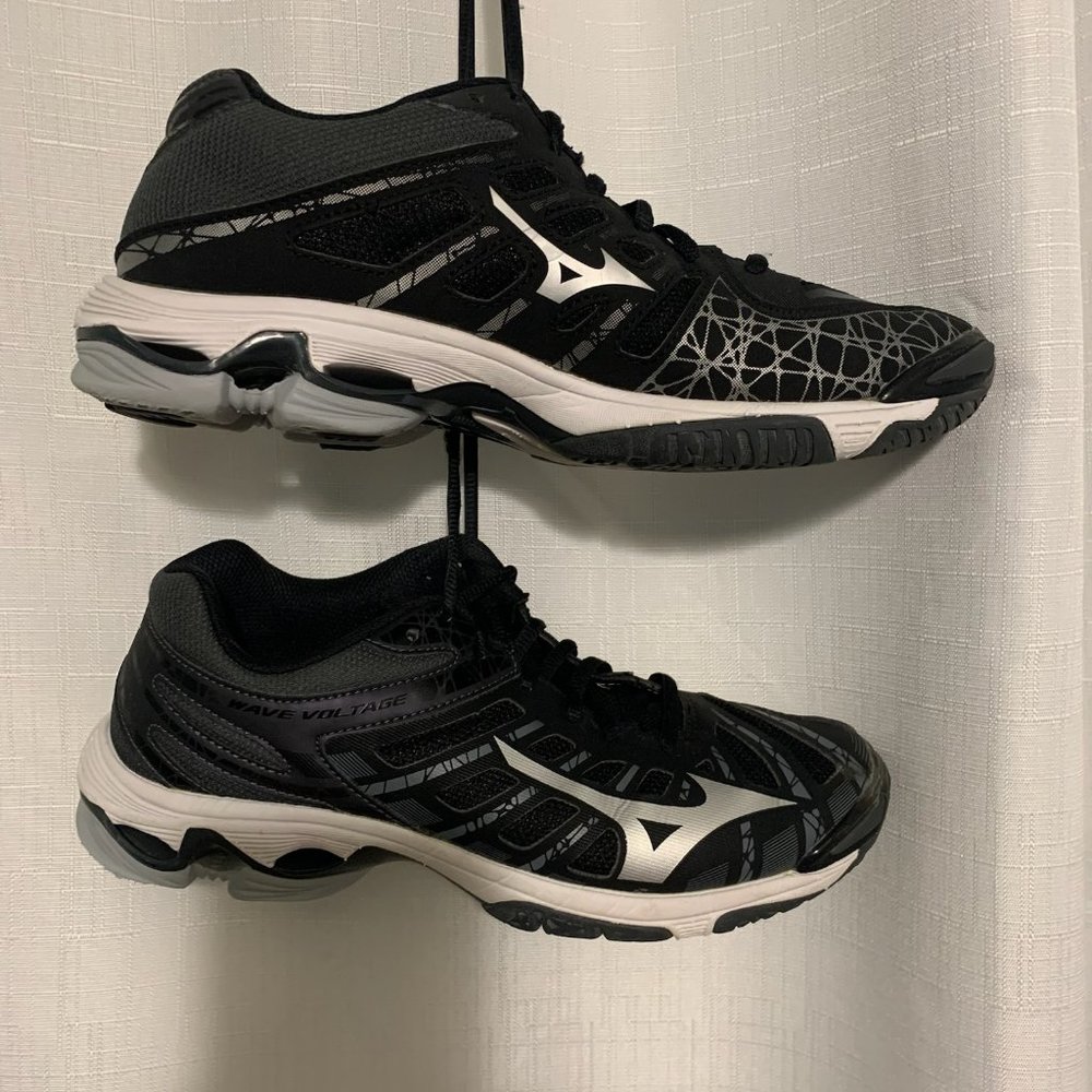 Mizuno Womens Volleyball Shoes size 8.5
